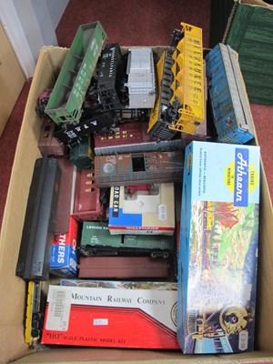 Lot 385 - Thirty Plus Items of "HO" Gauge U.S.A Outline...