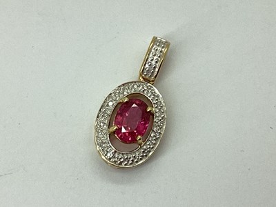 Lot 65 - A Modern 9ct Gold Cluster Style Pendant, oval...