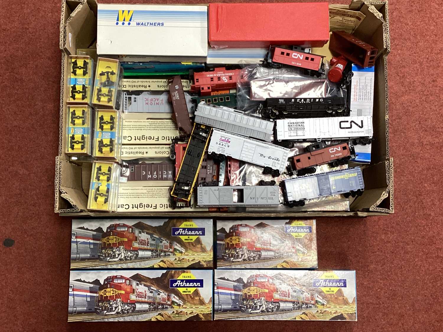 Lot 332 - Approximately thirty HO scale American outline...
