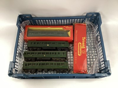 Lot 486 - Two Triang 00 gauge two-car Diesel Multiple...