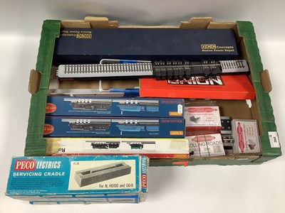 Lot 368 - Locomotive Rolling Road and Components, to...
