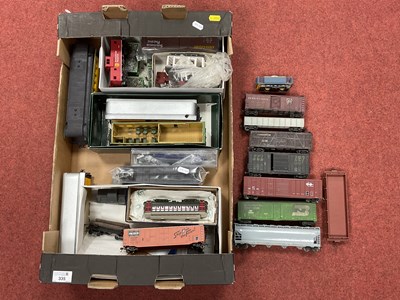 Lot 335 - Forty Plus 'HO' Gauge Unboxed Items of U.S.A...