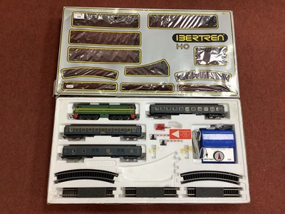 Lot 538 - A boxed Ibertren HO scale RENFE diesel train...