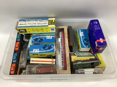 Lot 406 - Approximately Forty 'HO' Gauge Items of Cased...
