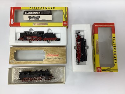 Lot 807 - Three 'HO' Gauge Boxed continental Outline...