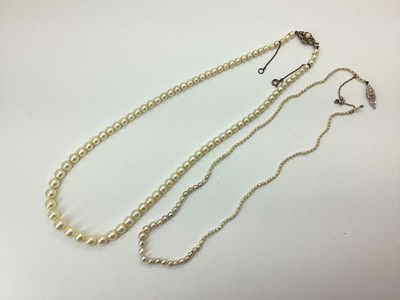 Lot 119 - A Dainty Part Seed Pearl Graduated Single...