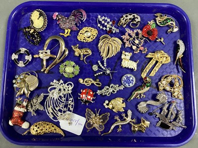 Lot 177 - A Collection of Assorted Costume Brooches,...