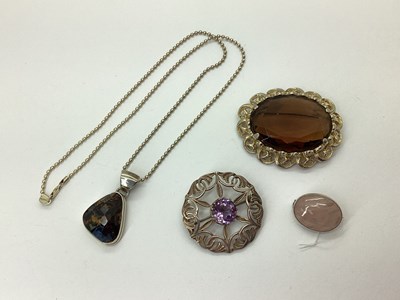 Lot 89 - John Hart IONA Singlr Stone Brooch, of...