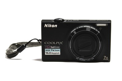 Lot 754 - Nikon Coolpix S6100 16MP Digital Compact...
