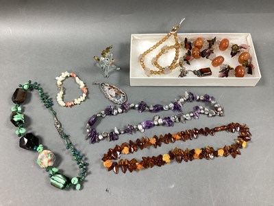 Lot 167 - Vintage Style Flowerhead and Bead Necklace,...