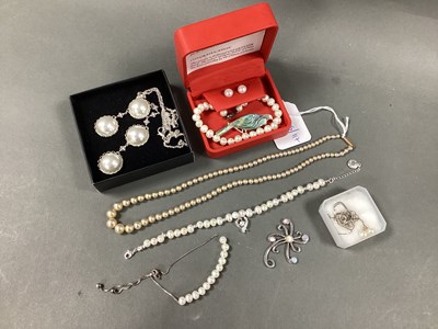 Lot 97 - Modern Fresh Water and Imitation Pearl...