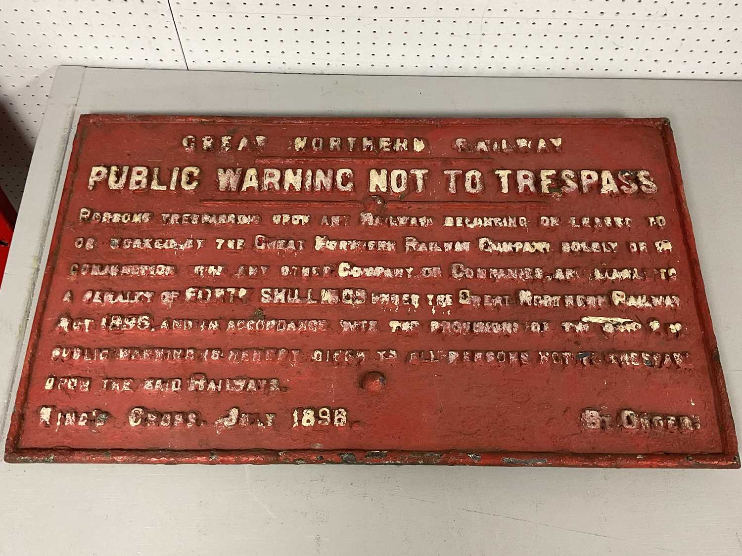 Lot 302 - Railwayana - A Cast Iron Great Northern...