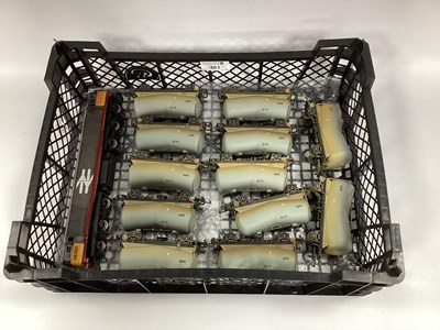 Lot 461 - A Hornby 00 gauge cement train, comprising a...