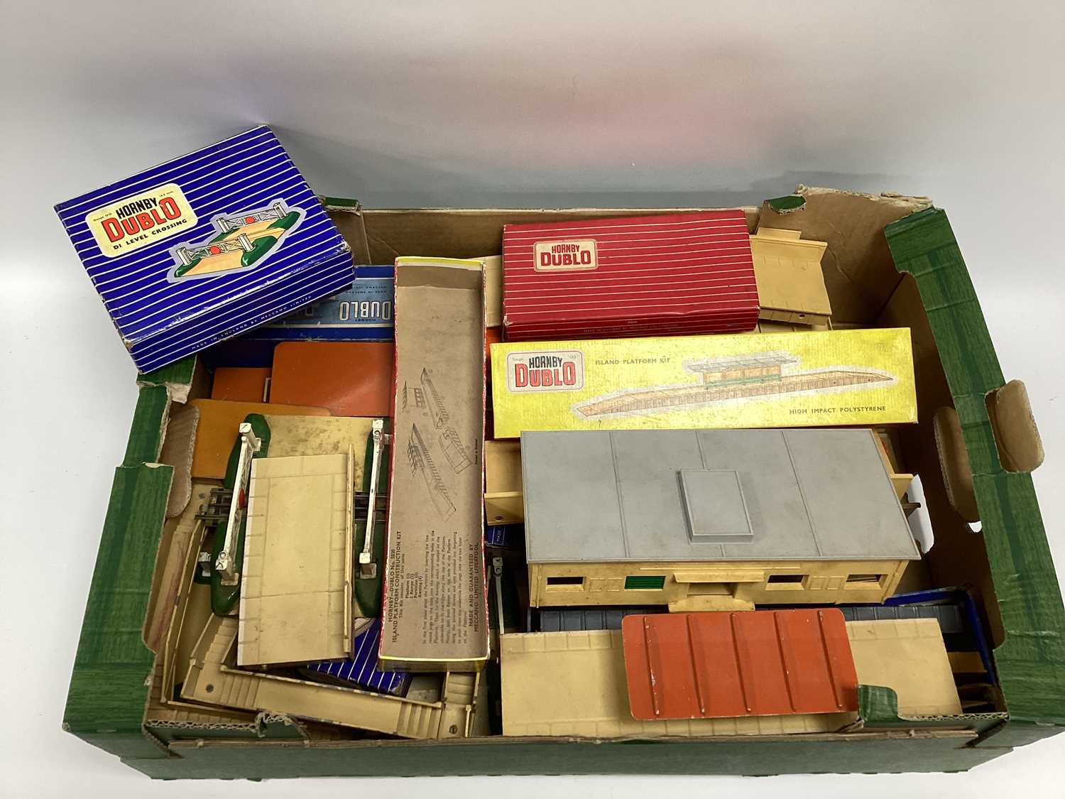 Lot 331 - A Box of Hornby-Dublo 'OO' Gauge Buildings and...