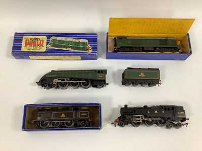 Lot 639 - Four Hornby-Dublo 00 gauge three-rail...