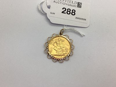 Lot 288 - An Elizabeth II Sovereign, 1968, loose set...