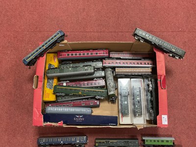 Lot 311 - Approximately Forty 'HO' Scale European...
