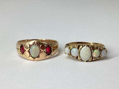 Lot 239 - A 9ct Gold Opal Five Stone Ring, (finger size...