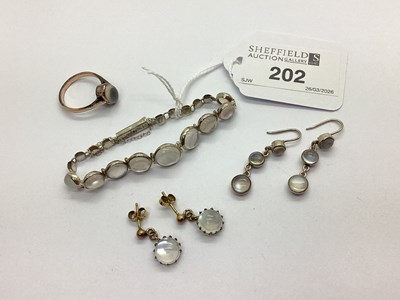 Lot 202 - A Dainty Graduated Moonstone Bracelet,...