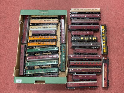 Lot 329 - Approximately Twenty-Nine 'OO' Gauge Steam Era...