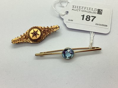 Lot 187 - A Vintage Single Stone Bar Brooch, circular...
