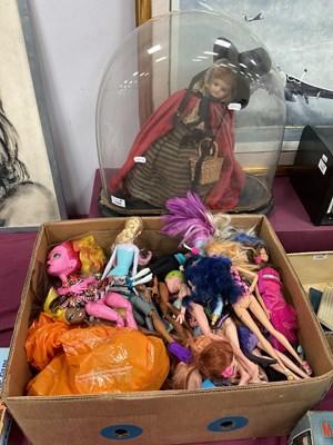 Lot 1358 - Large quantity of dolls, including...