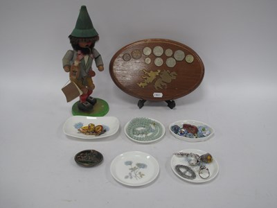 Lot 1328 - Collectables, including five Wedgwood “Ice...