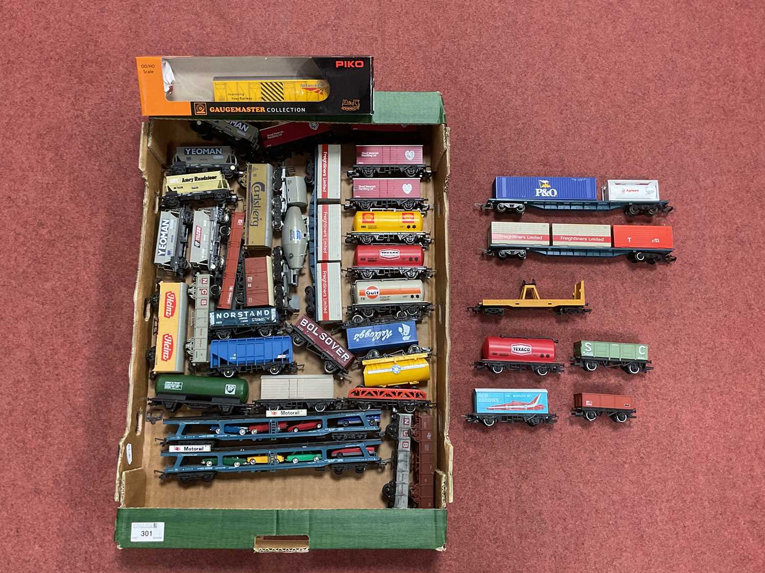 Lot 301 - Approximately Thirty 'OO' Gauge Modern Image...