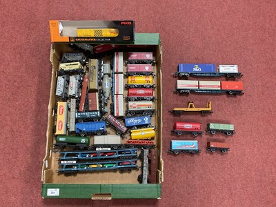 Lot 301 - Approximately Thirty 'OO' Gauge Modern Image...