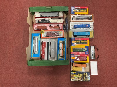 Lot 306 - Approximately Nineteen 'HO' Scale American...