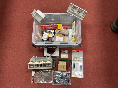 Lot 423 - Parts of a 'OO' gauge model railway layout...