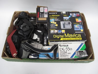 Lot 1009 - Digital Cameras; Fujifilm Finepix S1800, 4900...