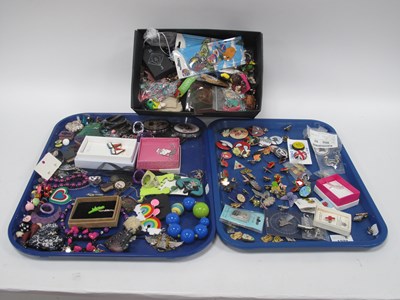 Lot 1272 - A Collection of Novelty Costume Jewellery,...