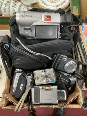 Lot 1100 - Cameras and camcorders, including bagged Canon...