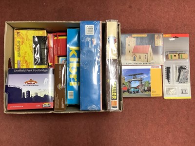 Lot 414 - Thirteen 'OO'/'HO' Gauge Boxed Lineside/Layout...