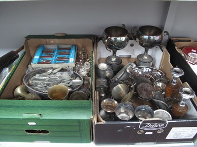 Lot 1071 - Metalware, including brass vases, jug, cups...
