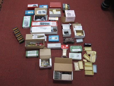 Lot 377 - Nineteen 7mm Plastic/White Metal/Etched Brass,...