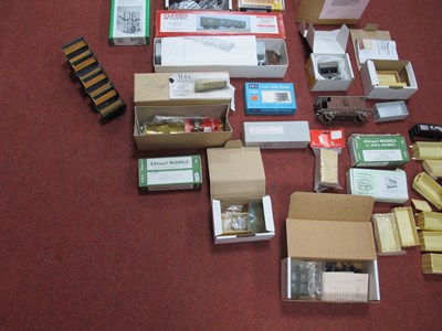 Lot 377 - Nineteen 7mm Plastic/White Metal/Etched Brass,...