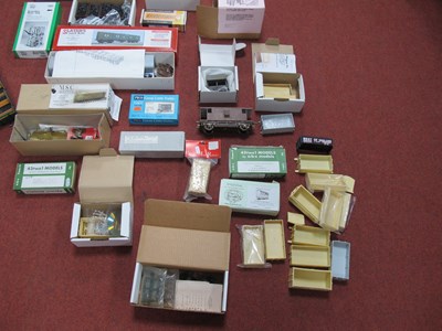 Lot 377 - Nineteen 7mm Plastic/White Metal/Etched Brass,...