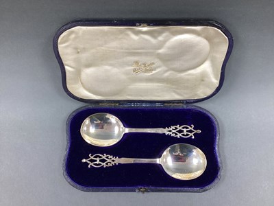 Lot 114 - A Pair of Edwardian Hallmarked Silver Serving...