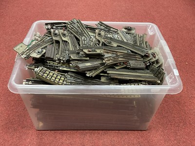 Lot 386 - A large quantity of Hornby-Dublo three-rail...