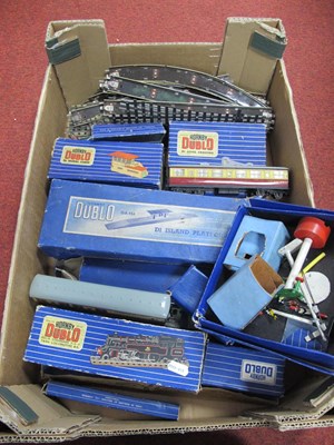 Lot 405 - Hornby Dublo 'OO' Gauge/4mm to include a small...