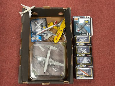 Lot 368 - A quantity of diecast and plastic model planes...