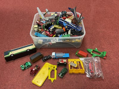 Lot 482 - A quantity of loose diecast and plastic model...
