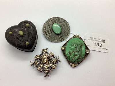 Lot 193 - A Vintage Egyptian Revival Art Deco Oval Cameo...