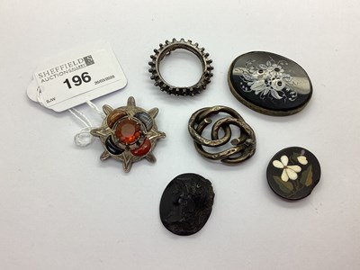 Lot 196 - A Celtic Style Polished Hardstone Inset Brooch,...