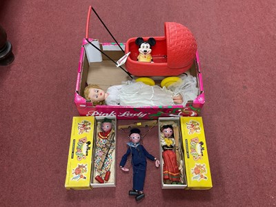 Lot 327 - A small selection of children's toys,...
