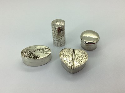 Lot 101 - A Modernist Style Hallmarked Silver Pill Box,...