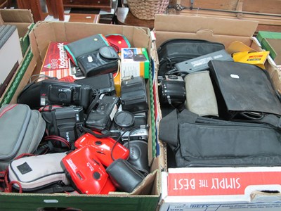 Lot 1067 - Mixed vintage cameras and camcorders,...