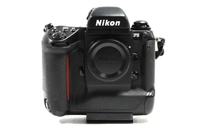 Lot 842 - Nikon F5 35mm SLR Film Camera Body, black, No....